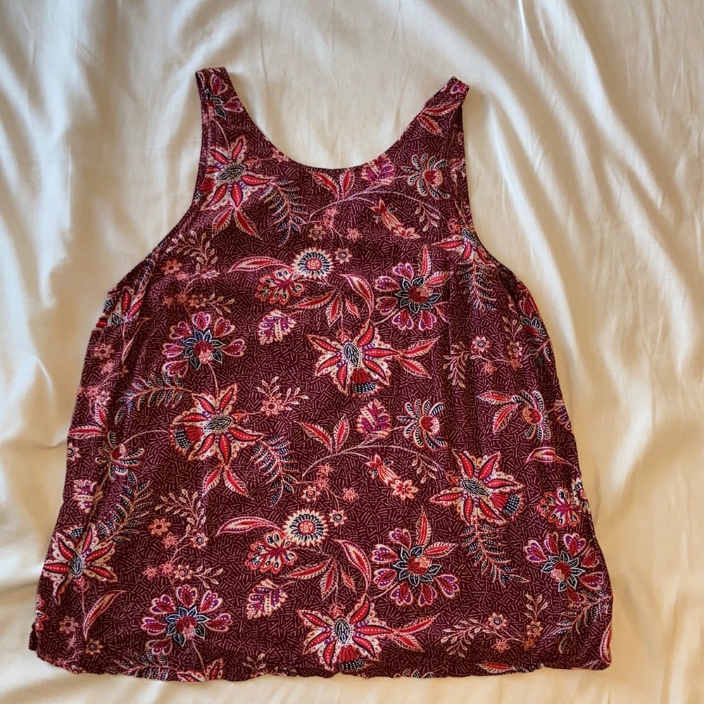 High neck sleeveless blouse